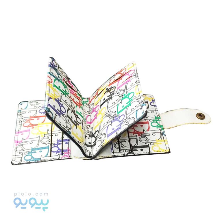 جاکارتی دکمه ای دوبرگ دیور،پیویو