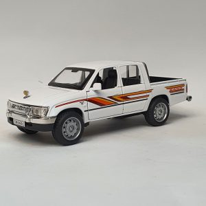 ماکت ماشین فلزی تویوتا هایلوکس دو کابین 1992 مقیاس 1:32